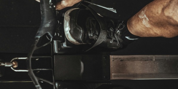 Rutina semanal de ejercicios en casa: plan completo con equipamiento recomendado